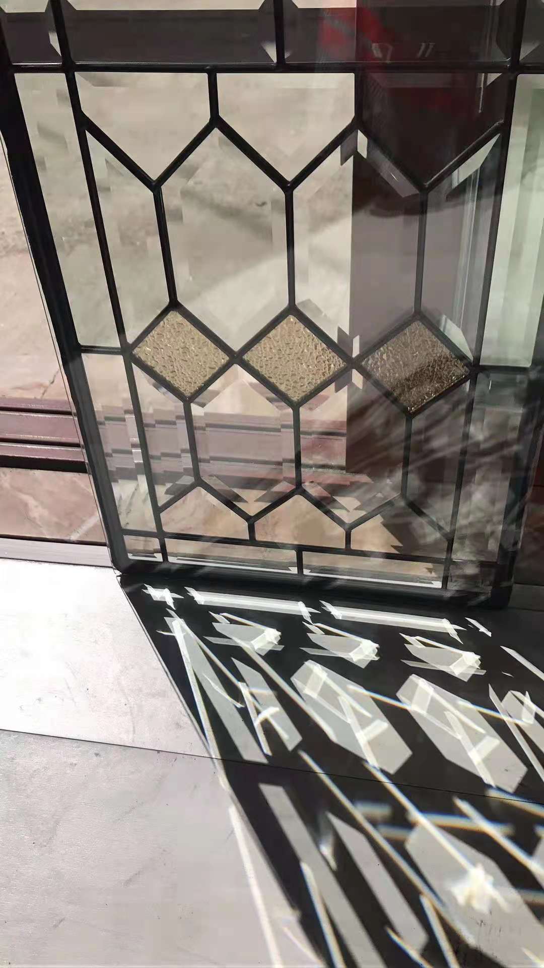 銅條鑲嵌玻璃